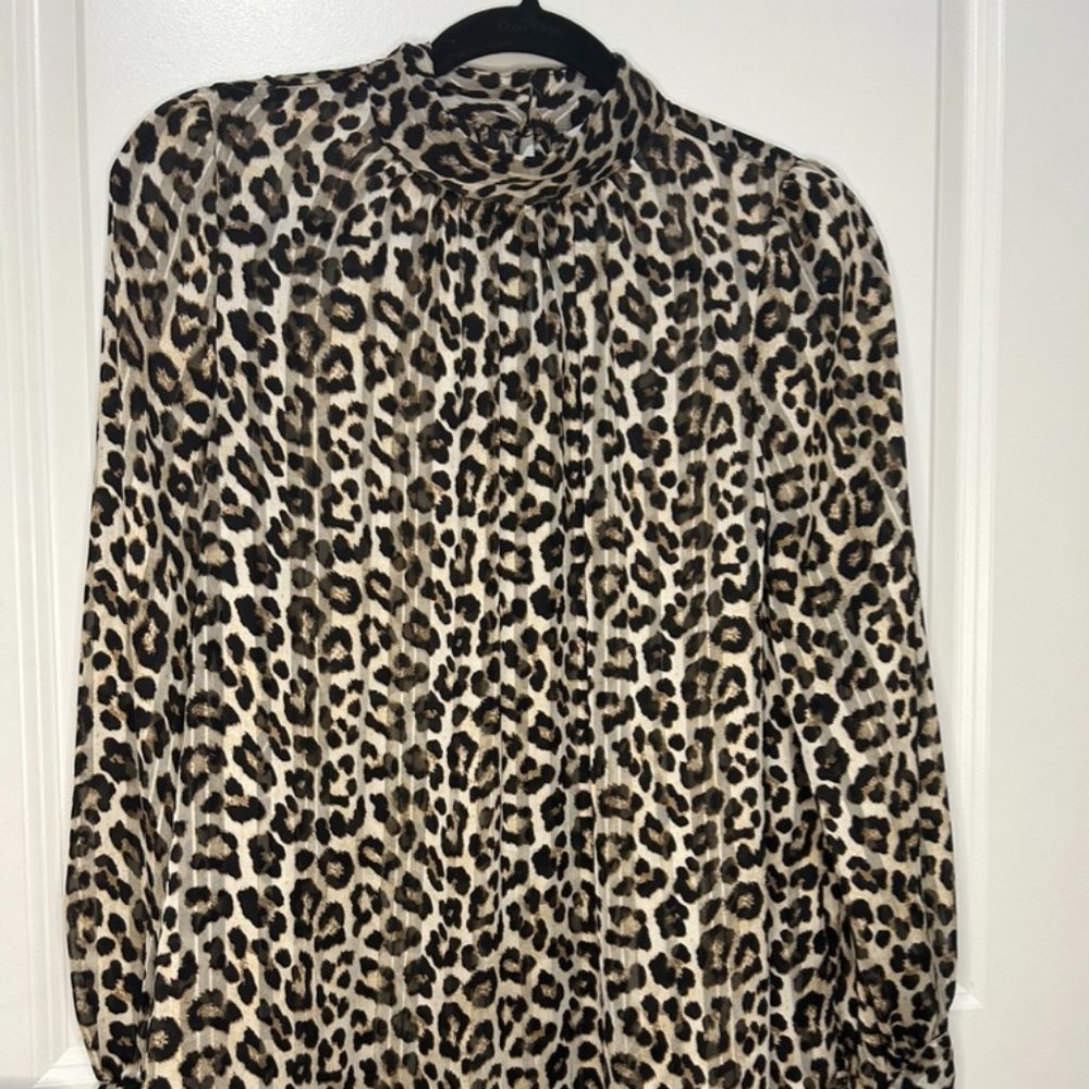 🌟 Chic H&M Sheer Long Sleeve Blouse w/ Button Accents - M 🌟